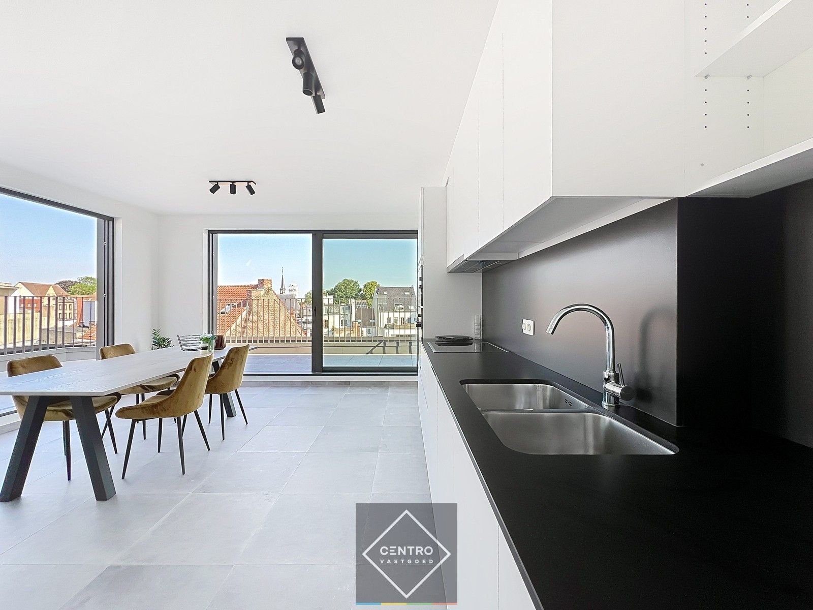 Penthouse (100m²) met RUIME terrassen (33m²) in kleinschalig project pal in het CENTRUM van Kortrijk ! Aankoop aan 6% BTW  mogelijk! foto 10
