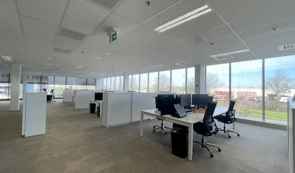 Vernieuwde kantoren te huur in Ahlers Building te Antwerpen foto 24