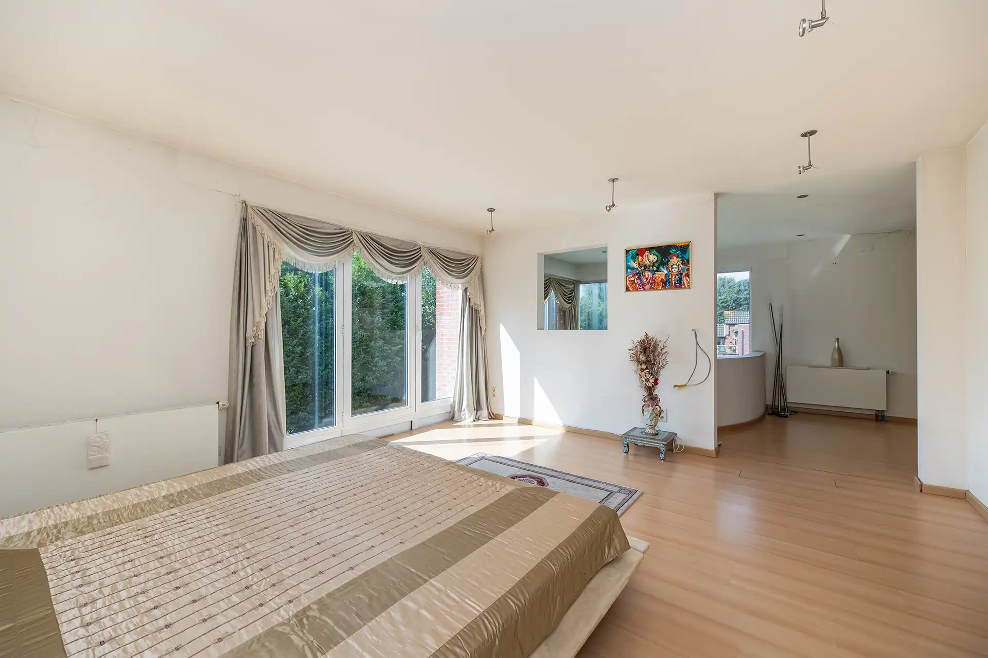 Ruime villa met 4 slpk's en 3 badkamers op toplocatie foto 14