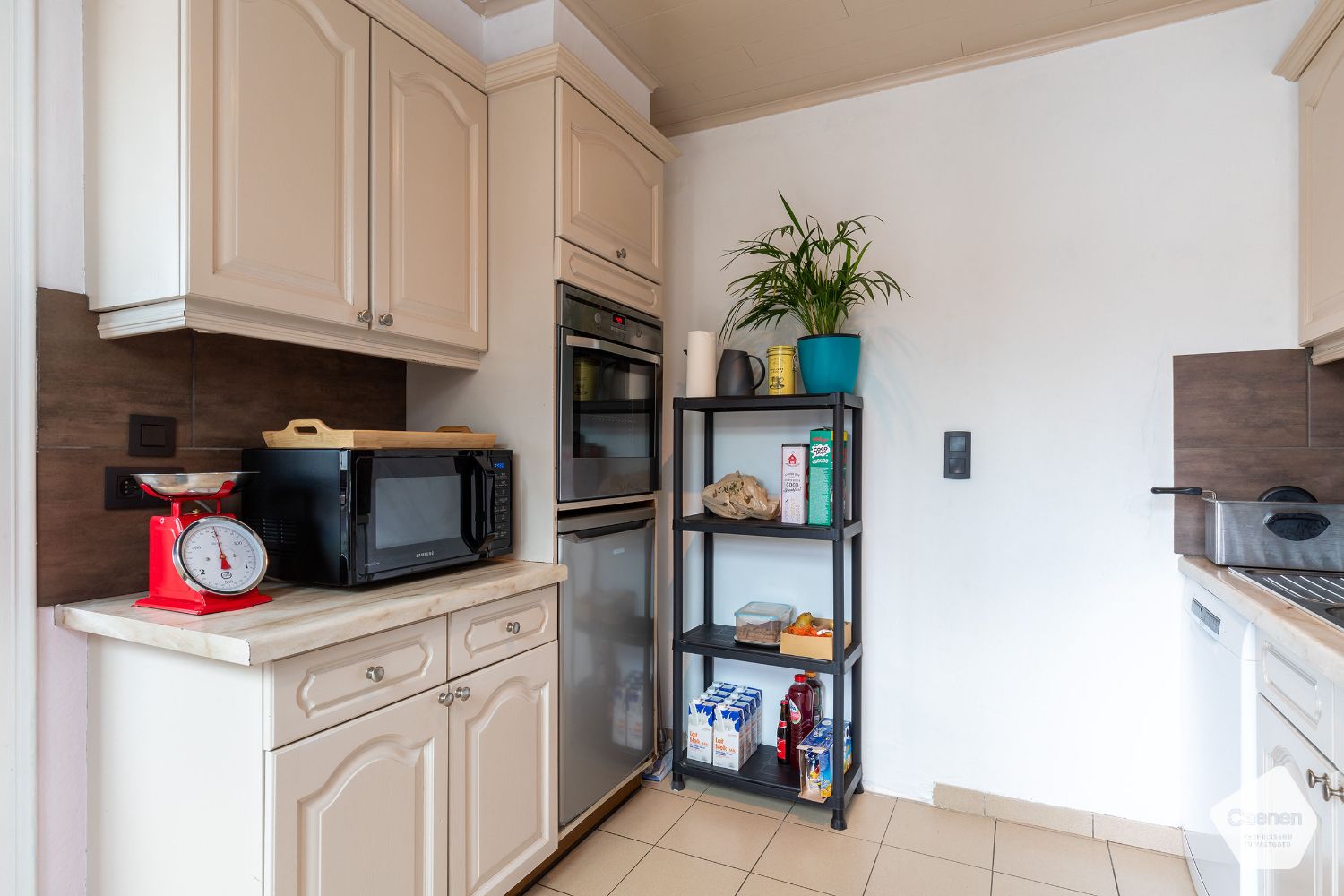 Leuke instapklare woning met dubbele garage en 3 slaapkamers in een rustige woonomgeving foto 6