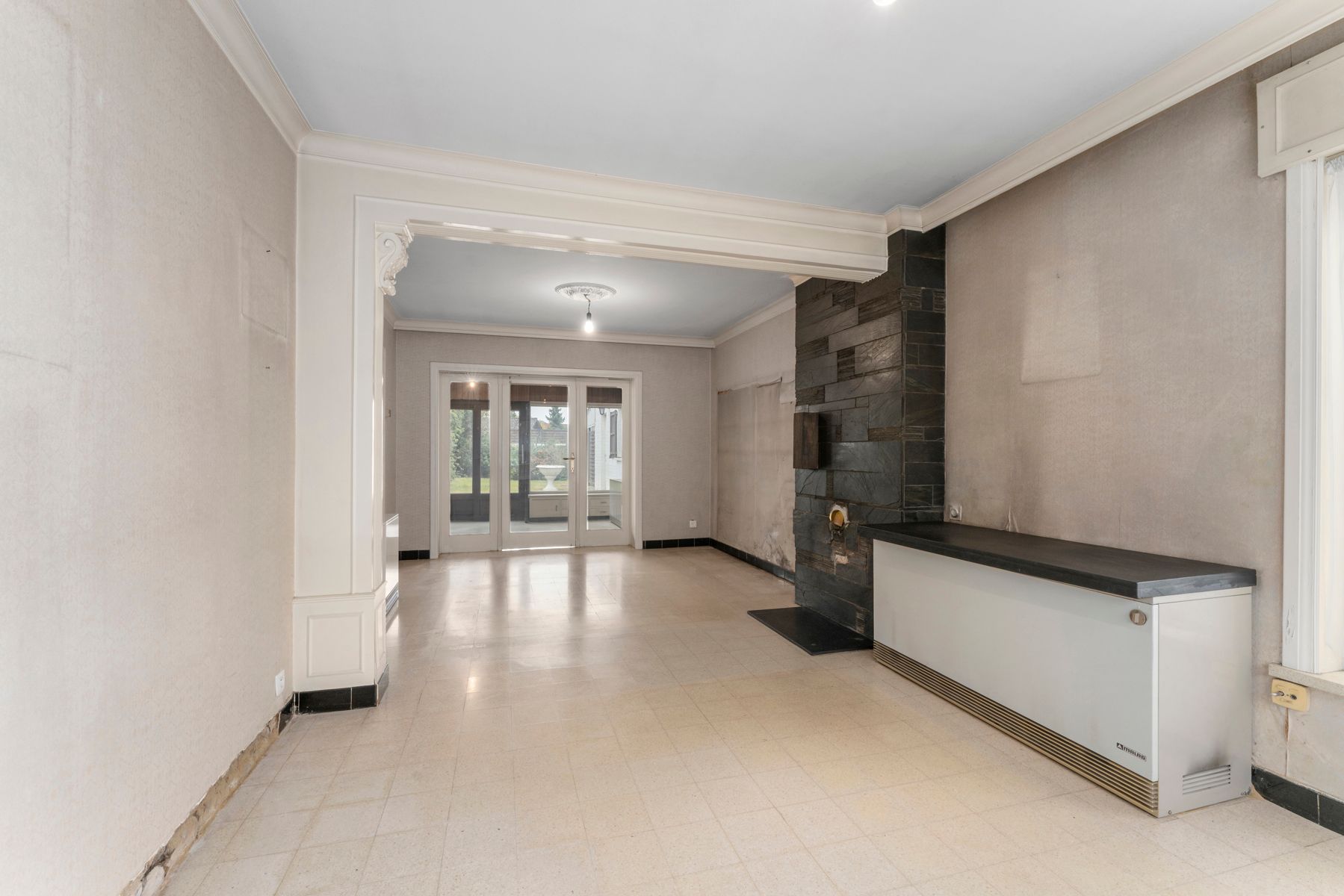 Karaktervolle woning met veel potentieel! foto 3