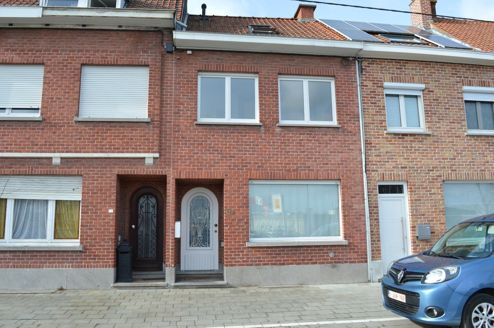 Volledig vernieuwde woning met twee slaapkamers en centrale ligging foto {{pictureIndex}}