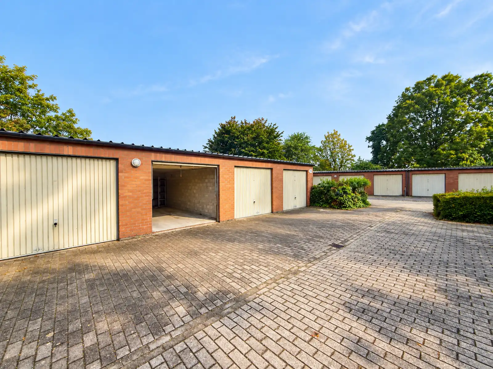 Instapklaar appartement met 2 slaapkamers en terras foto 24