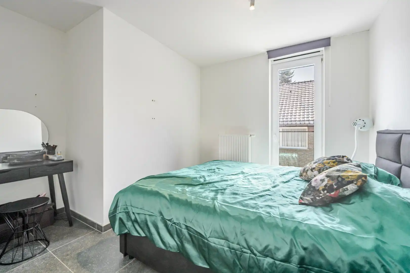Recent en lichtrijk appartement met parking te Zwevezele foto 10