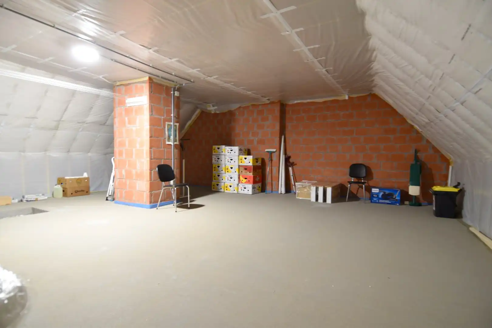 Recent appartement met 2 slaapkamers, ruim zonnig terras én zolder te koop in Sint-Eloois-Winkel foto 13