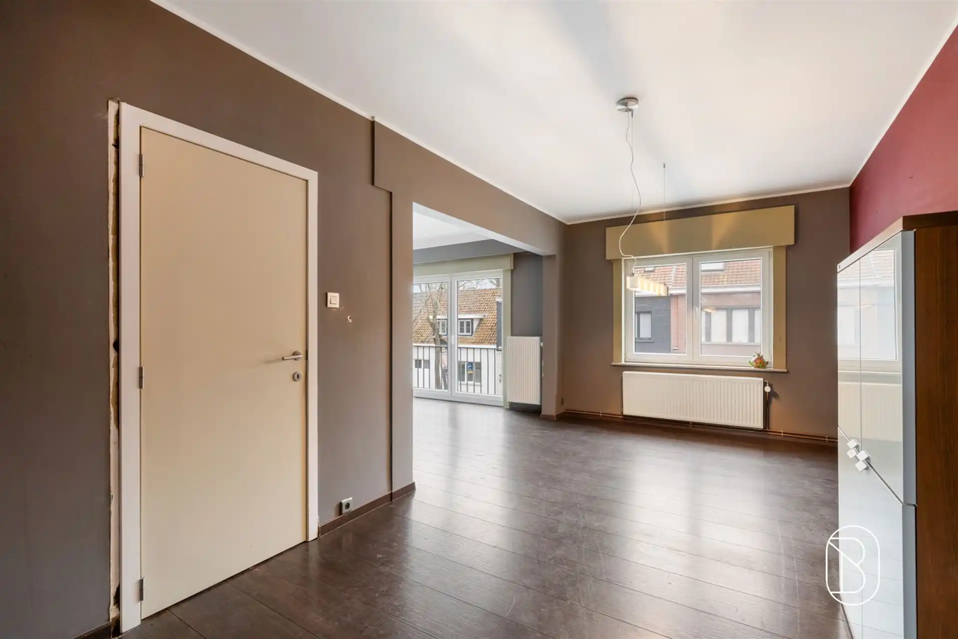 Handelspand met ruime woonst, garage en leuk terras foto 9