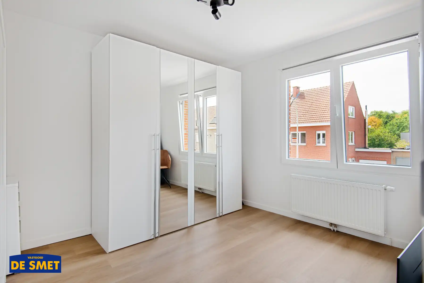 Volledig vernieuwde halfopen bebouwing met koer en garage foto 16