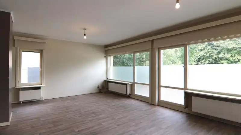 Comfortabel 2-slaapkamerappartement met GARAGE te koop in Sint-Michiels Brugge foto 2