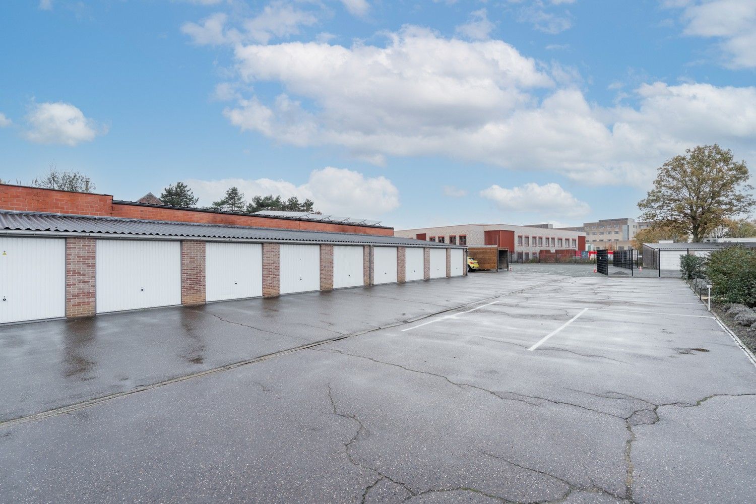 Ruim en energiezuinig appartement met garagebox in het centrum van Pelt foto 16