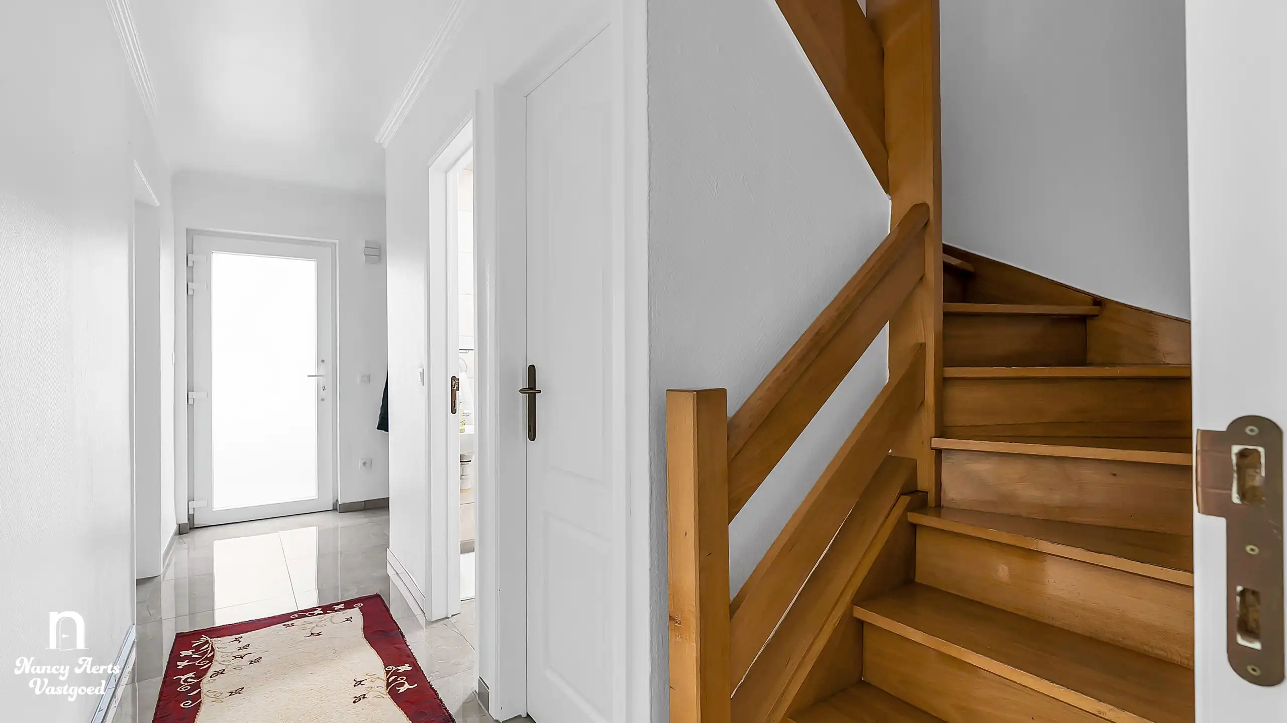 Gerenoveerde woning met 4 slaapkamers, tuin en leefkeuken foto 18
