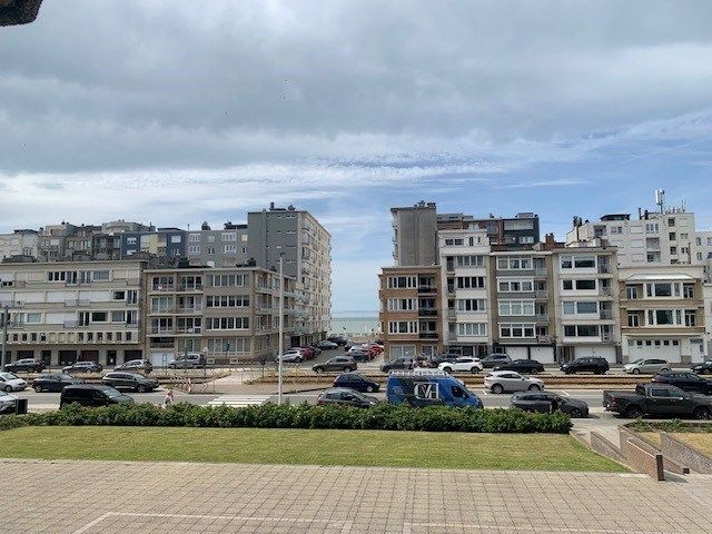 Ruim bemeubelde studio te koop in residentie Hypos II, Oostende foto 12