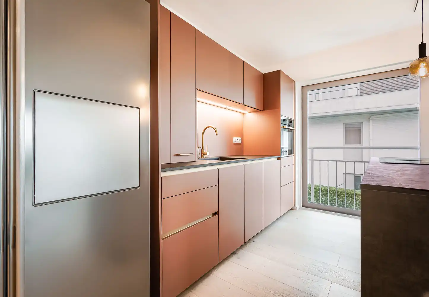 Volledig gerenoveerd lichtrijk appartement in rustig gelgen villa residentie te Duinbergen foto 8