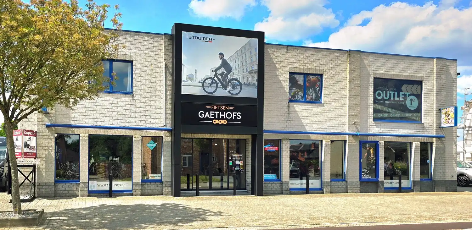 TE KOOP : WINKEL / TOONZAAL 386 m² met ruime woonst (momenteel "FIETSEN GAETHOFS") - ideale investering op een toplocatie! foto 2