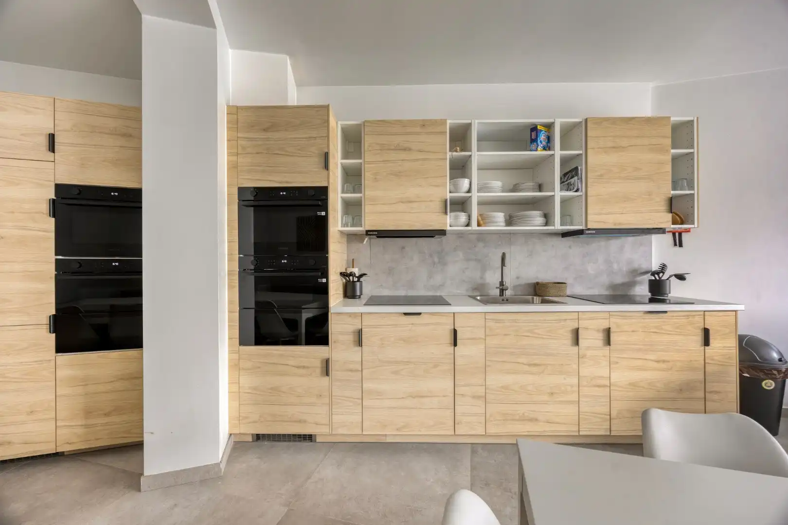 Volledig gerenoveerde en gemeubelde studentenkamers met privé-sanitair. foto 5