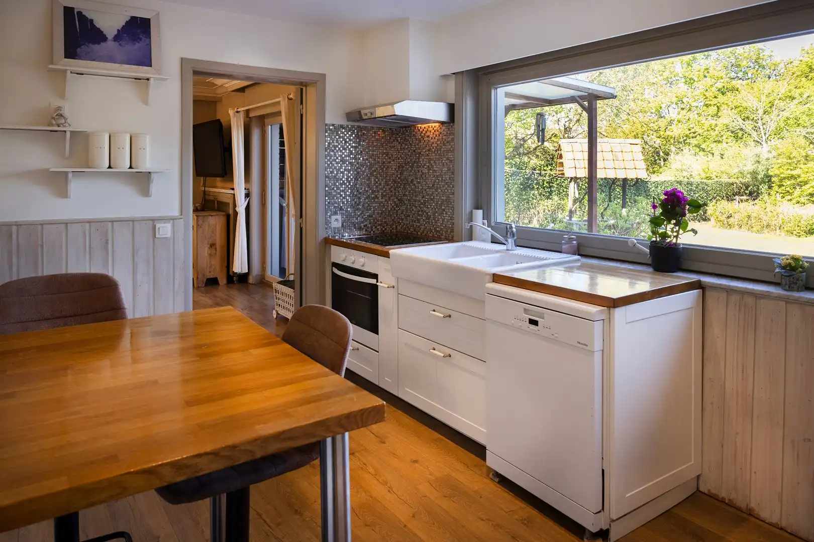 Ruime alleenstaande woning met grote tuin en veel privacy. foto 7
