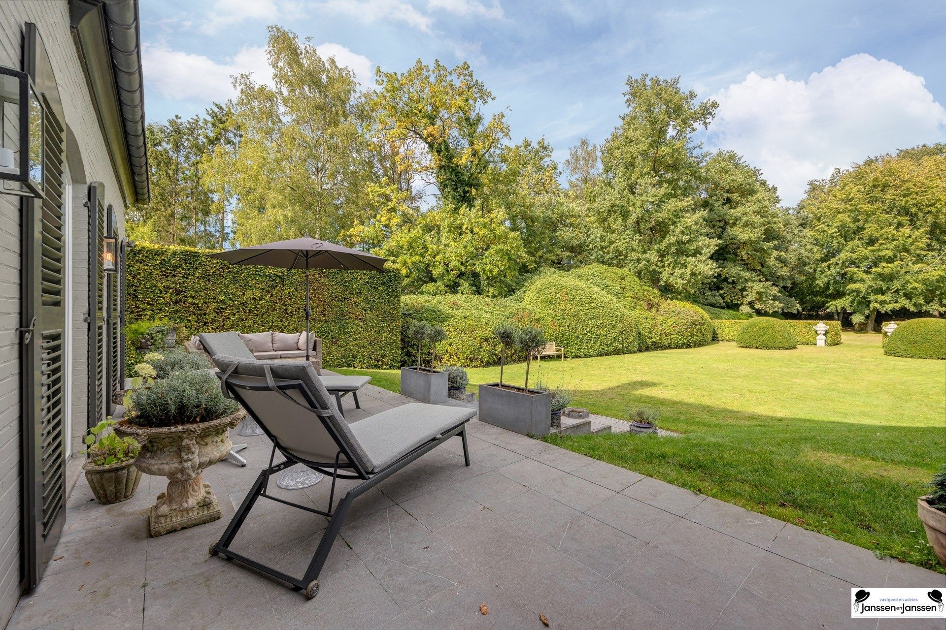 Tijdloze elegantie met moderne luxe foto 17