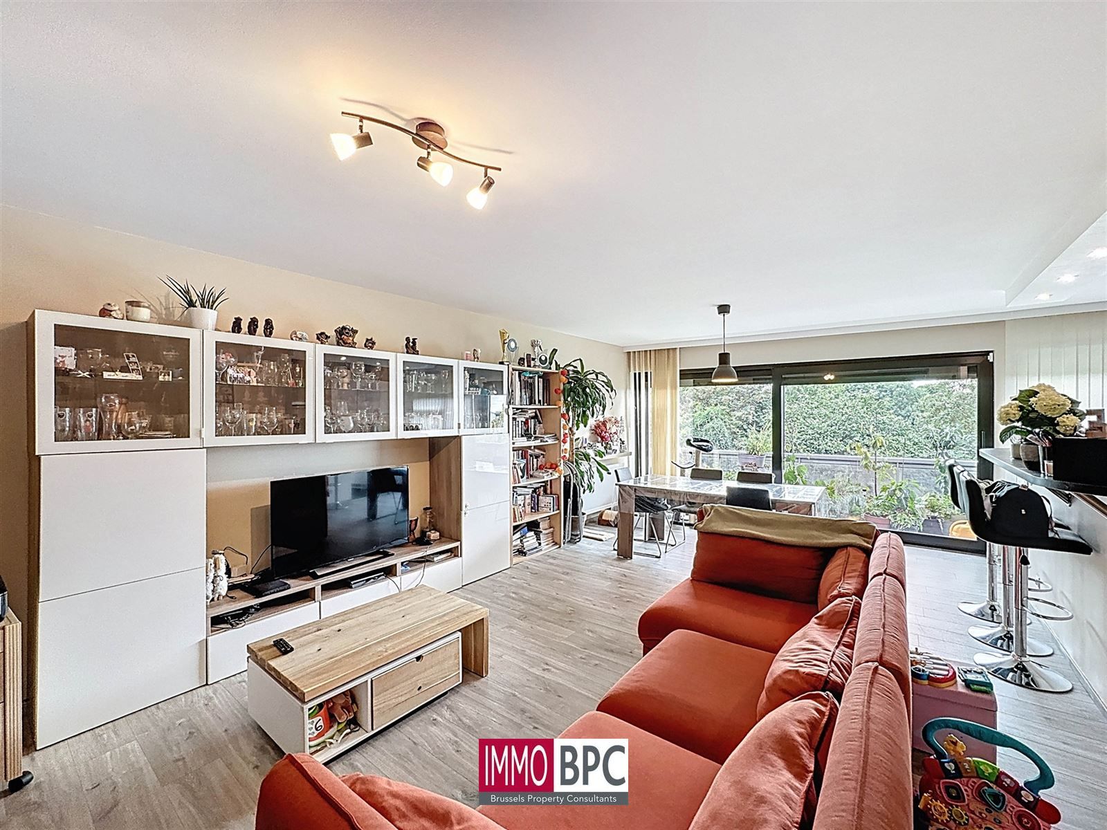 Licht en modern appartement met terras en 2 slpks foto {{pictureIndex}}