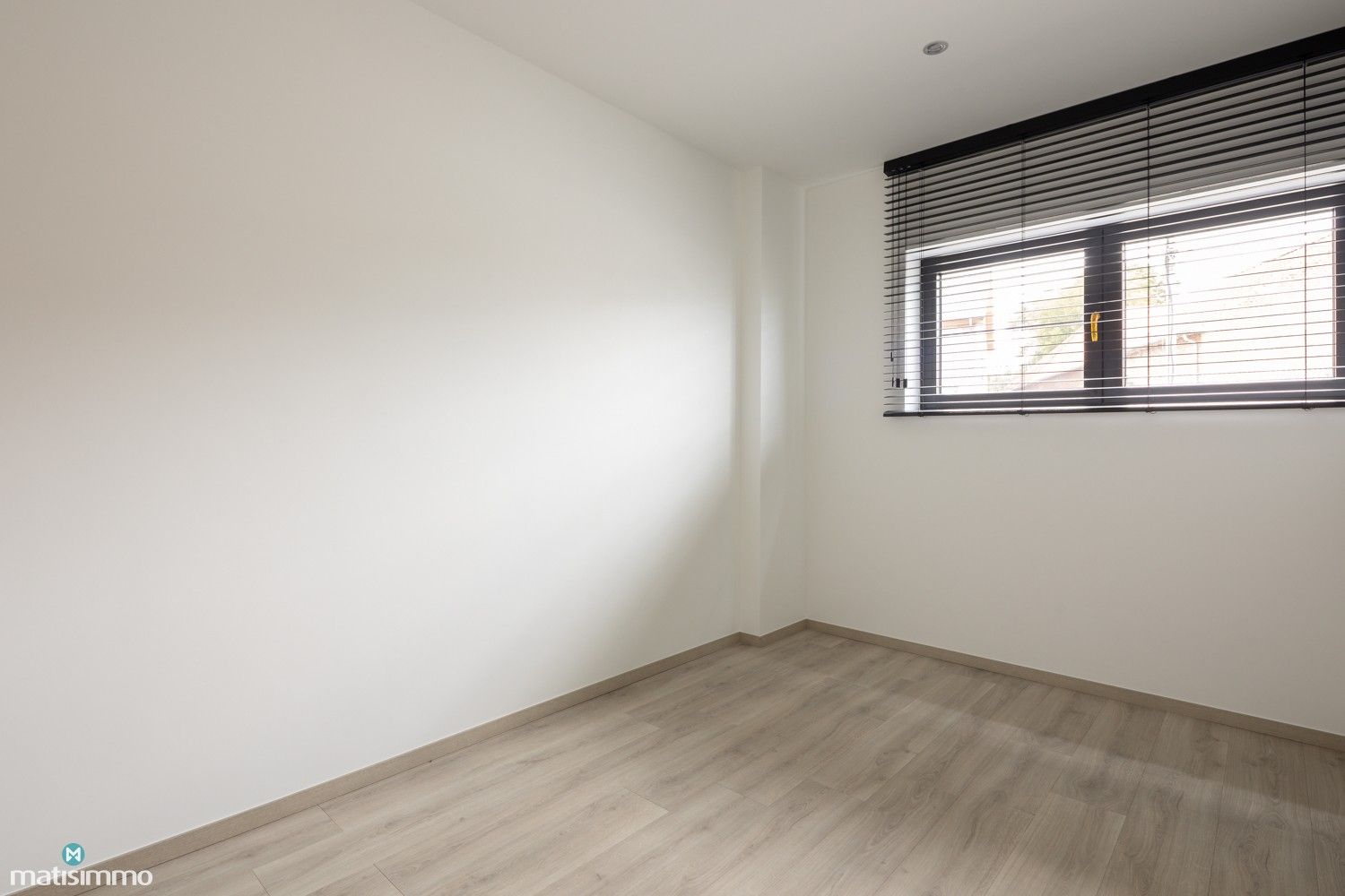 NIEUWBOUWAPPARTEMENT VOORZIEN VAN ALLE COMFORT MET TWEE SLAAPKAMERS TE MOPERTINGEN foto 16