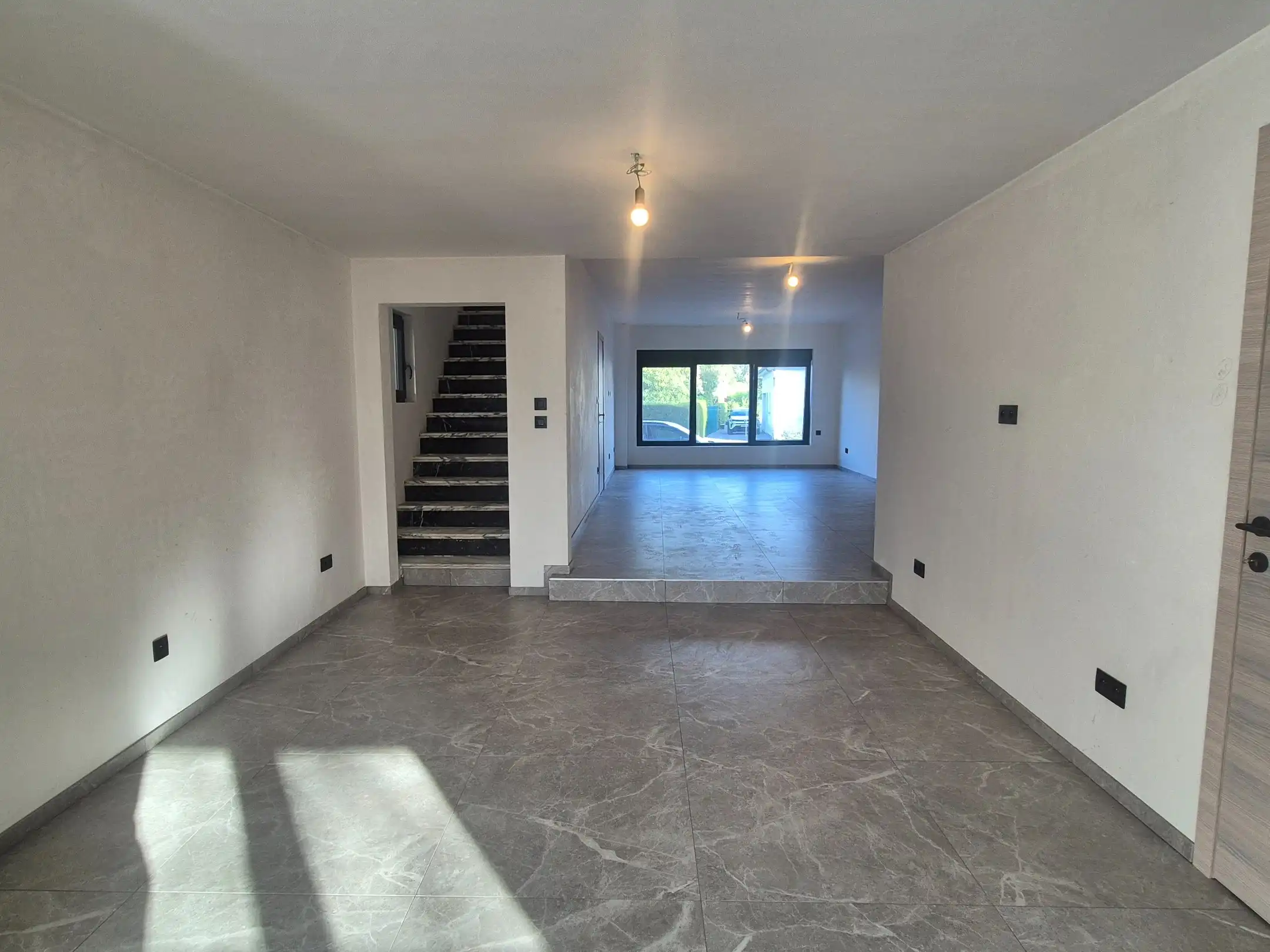 RUIME, VOLLEDIG GERENOVEERDE WONING – 5 SLAAPKAMERS – ENERGIELABEL B foto 11