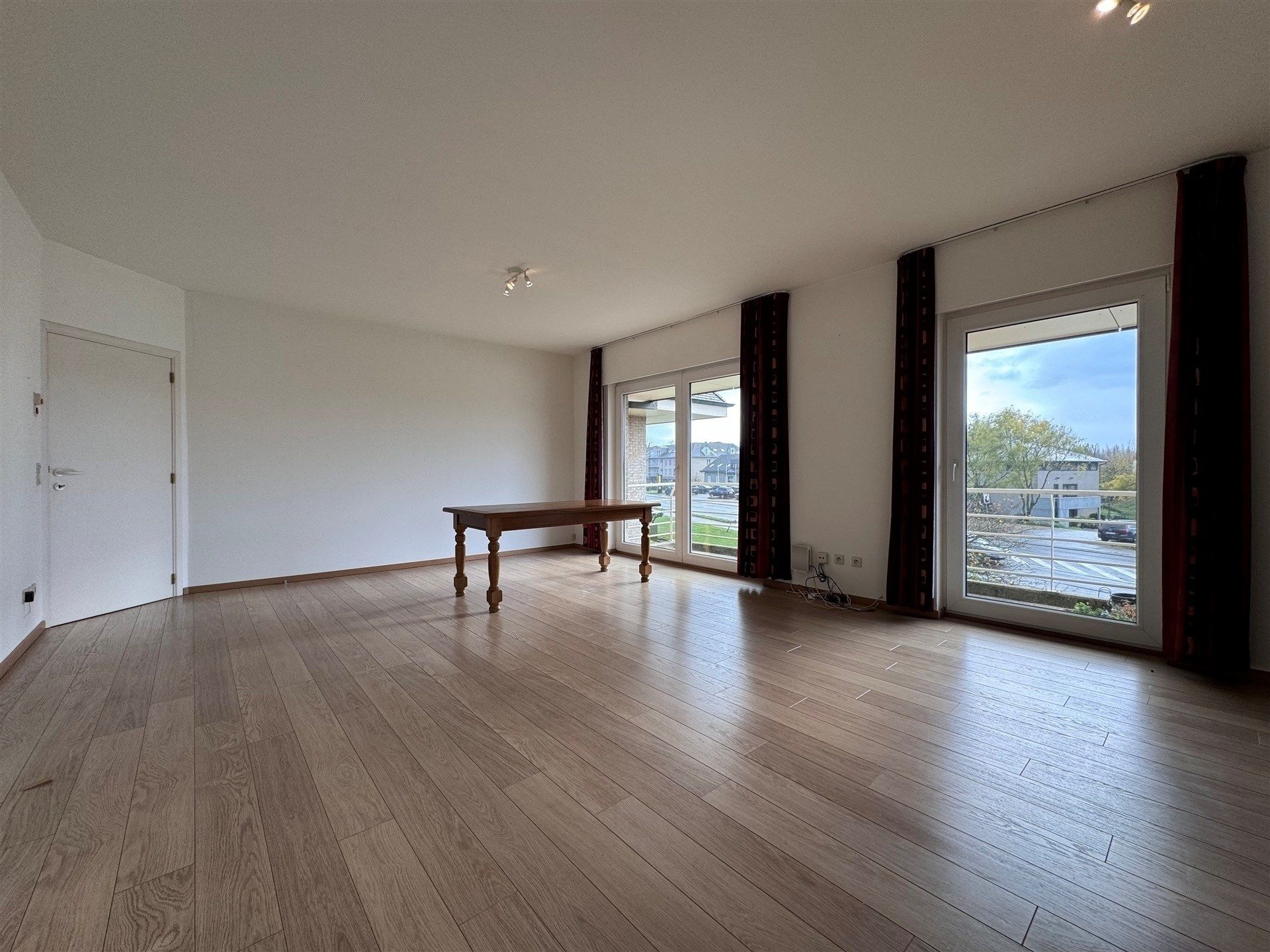Lichtrijk appartement met ondergrondse garage en twee terrassen. foto 3