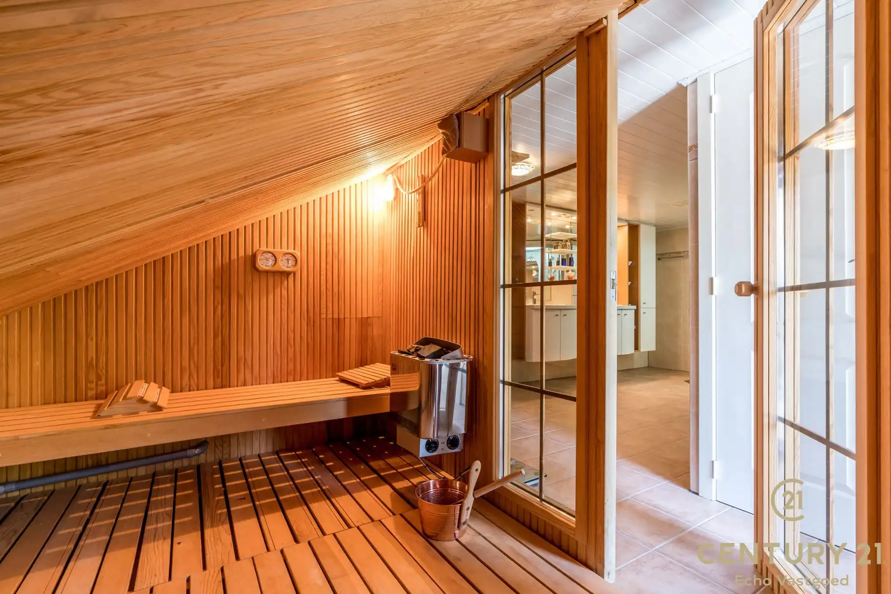 Gerenoveerde vrijstaande villa met verwarmd zwembad foto 24