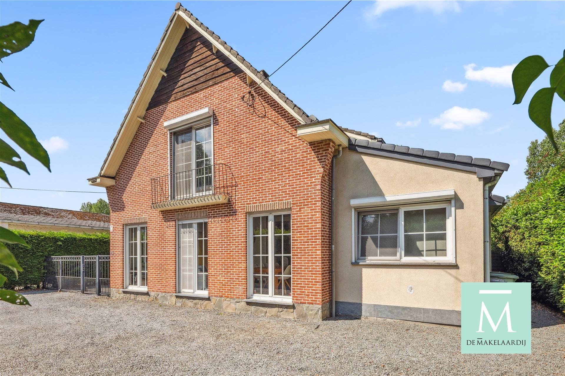 Ruime villa met aparte studio en prachtige tuin met zwembad foto 4