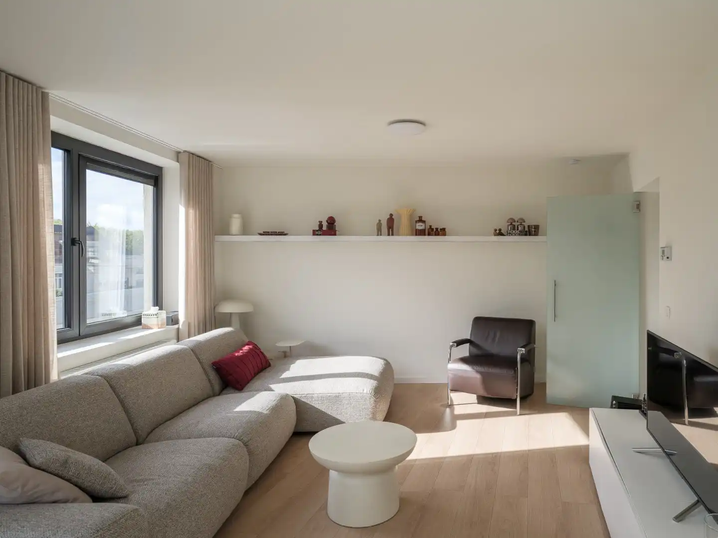 Instapklaar 3-slaapkamerappartement aan het Adolf Papeleupark foto 3