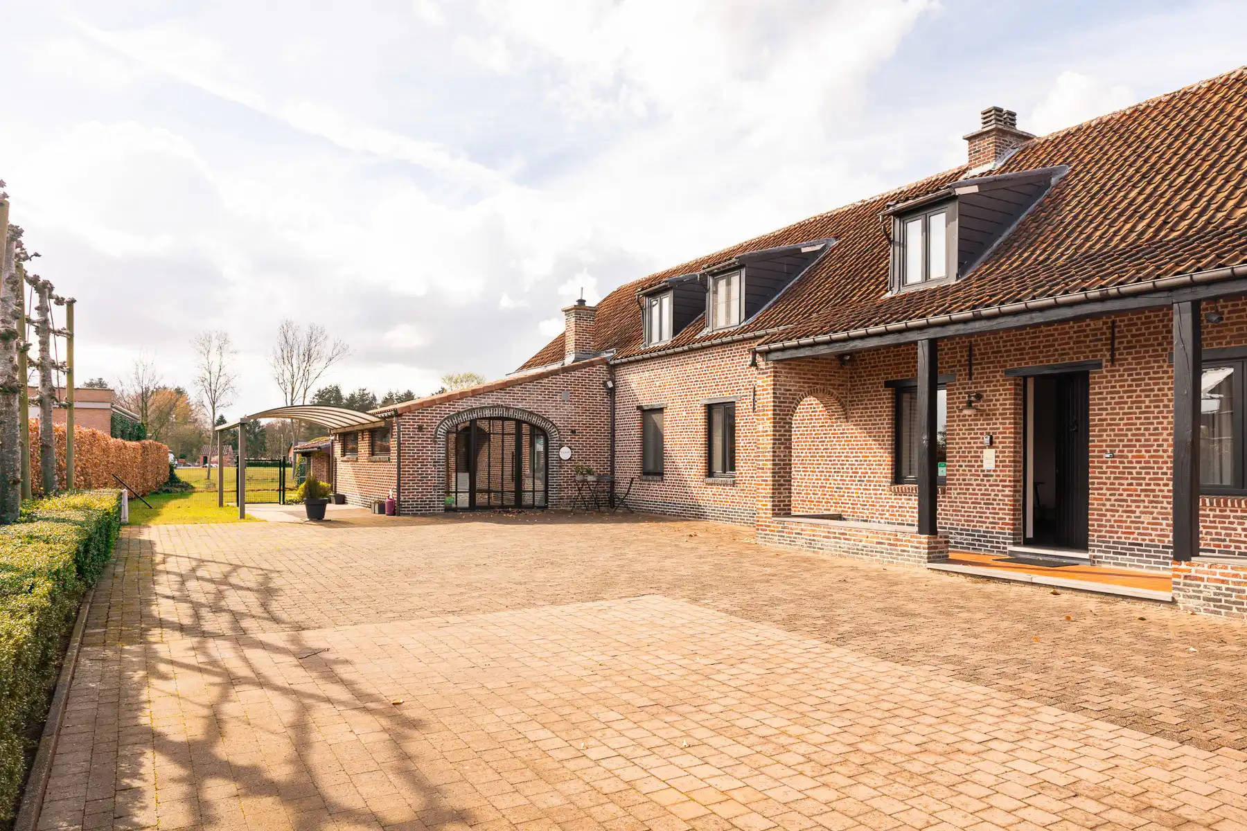 Prachtige hoeve met kwalitatieve afwerking foto 3