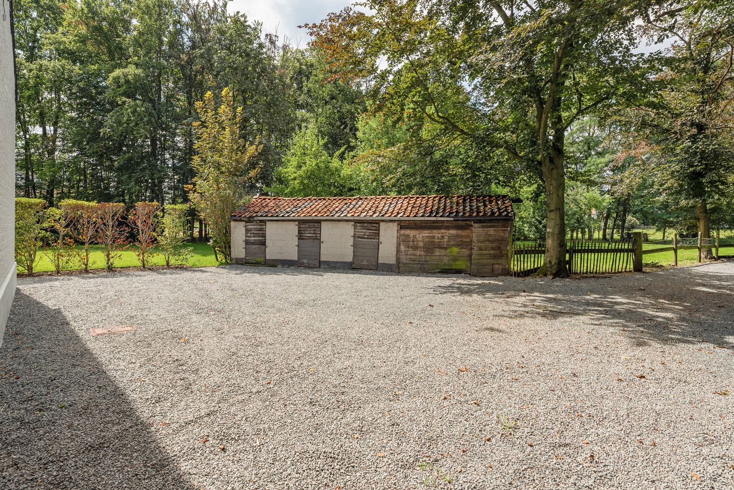 Gerenoveerde hoeve op 1313 m² met inrijlaan. foto 11