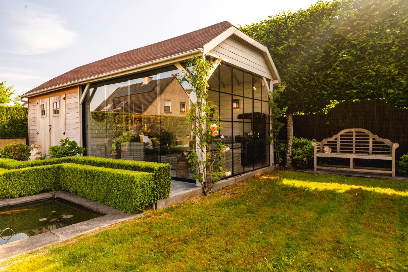 Tot in de puntjes verzorgde villa met 4 slaapkamers, garage en zonnige tuin. foto 10