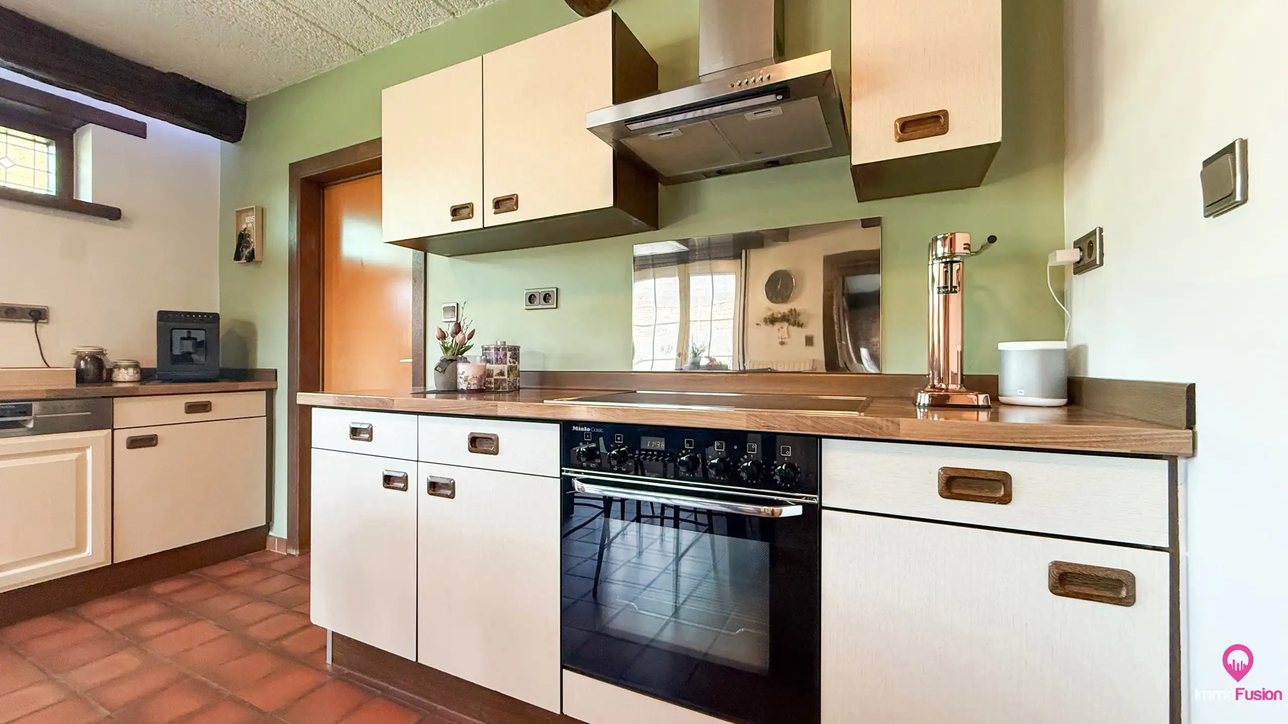 Instapklare gezinswoning met 5slpks, dubbele garage en tuin! foto 11