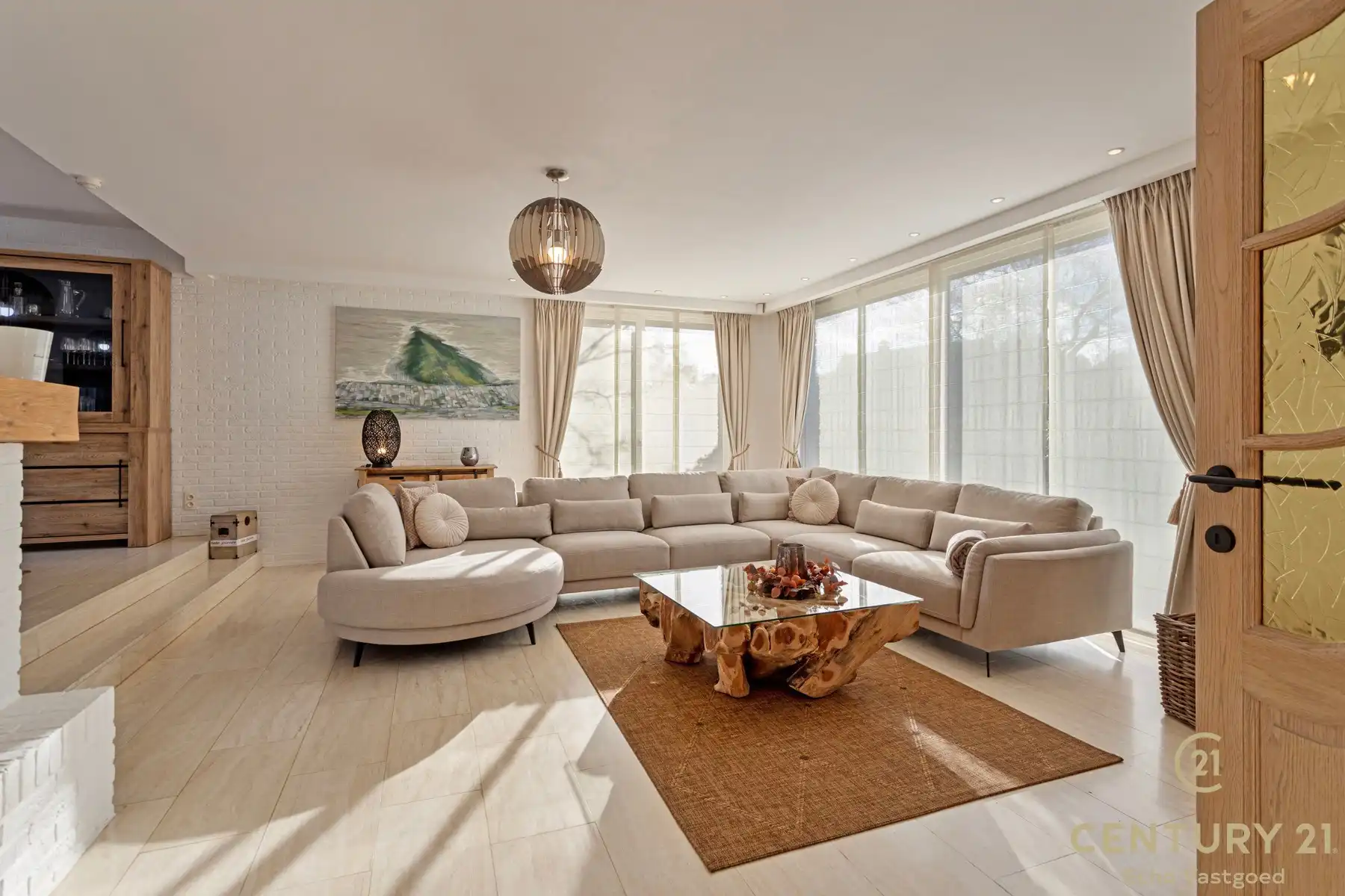 Ruime, gerenoveerde villa met fraaie tuin op ca 2420m² foto 6