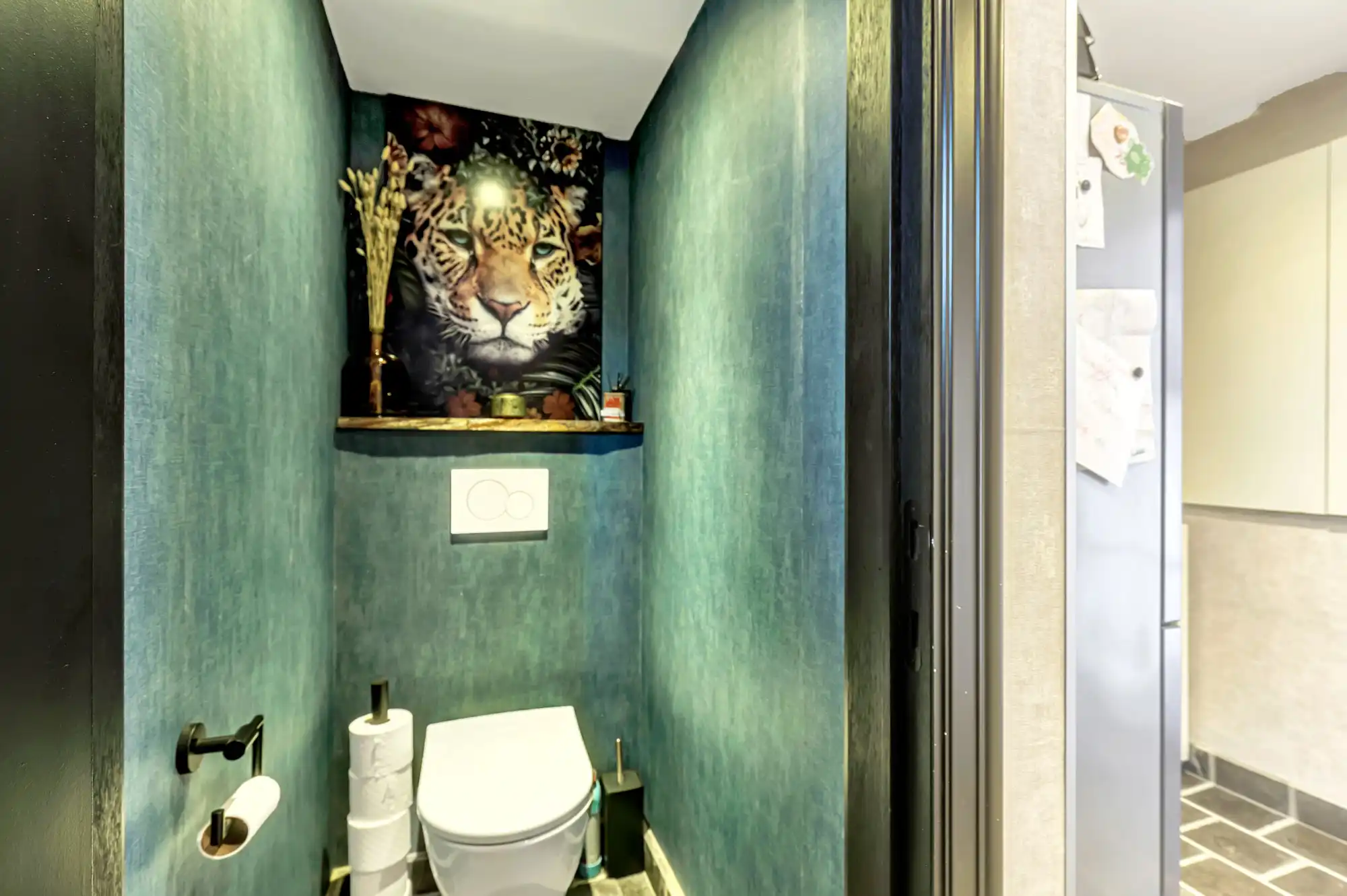 Instapklare gezinswoning met achteruitweg en garage foto 9