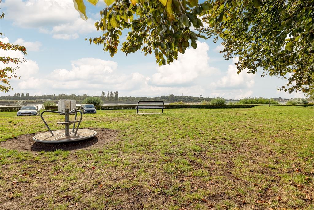 Instapklaar appartement met loftallures foto 17