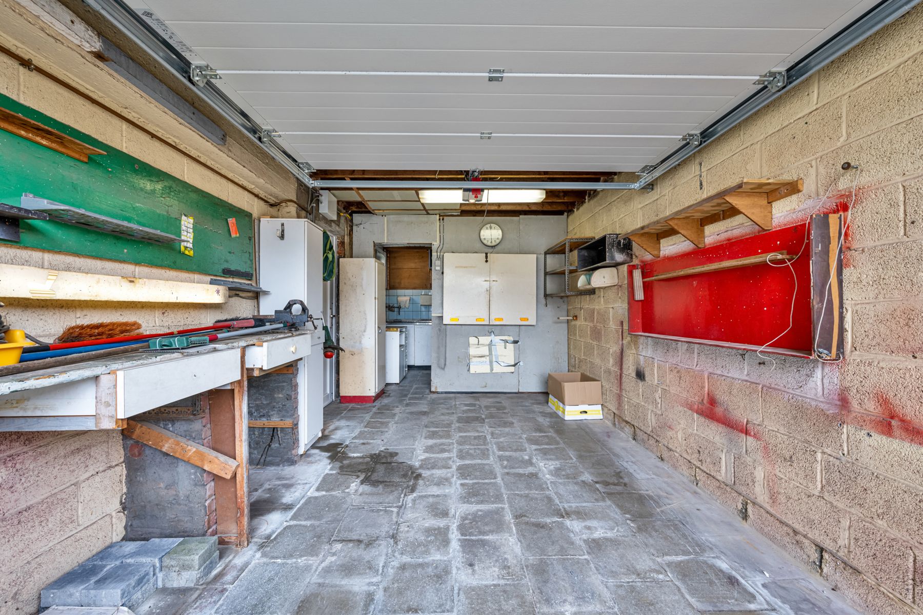 Instapklare driegevelwoning met garage en tuin foto 14