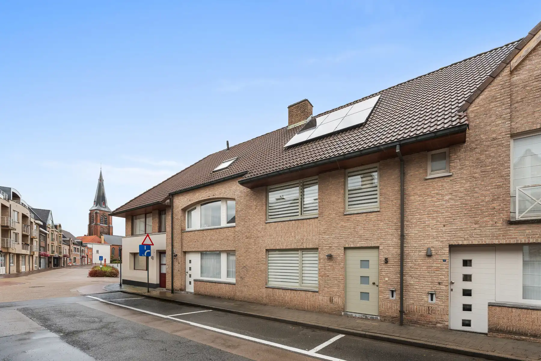 Instapklare, stijlvol gerenoveerde woning met 3 slaapkamers en dubbele garage in hartje Meulebeke foto 7