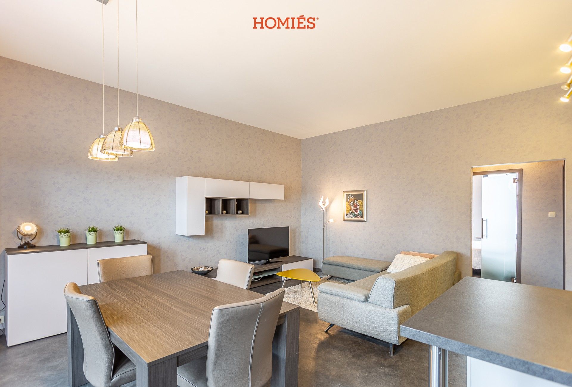 Volledig gemeubeld appartement nabij het station. foto {{pictureIndex}}