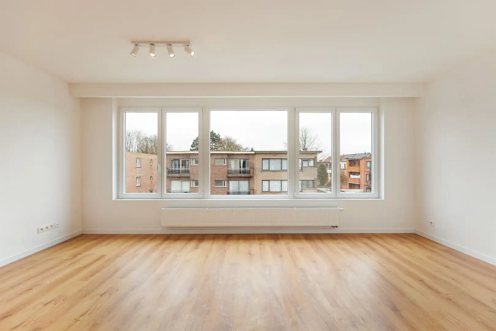 Prachtig gerenoveerd appartement in doodlopende straat zonder bovenburen foto 3