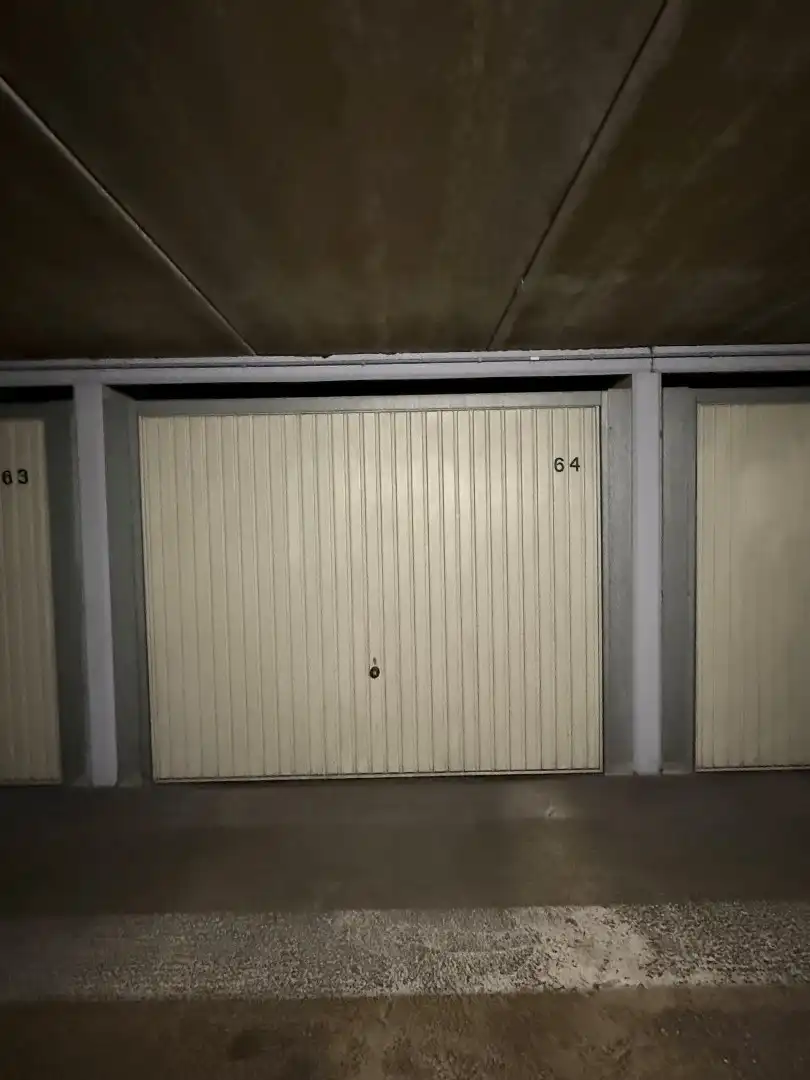 PARKING VAN BUNNEN - GARAGEBOX -1/64  foto {{pictureIndex}}