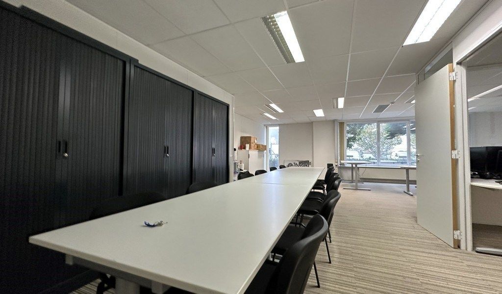 Instapklaar kantoor te huur in Brandstraat in Lokeren foto 6
