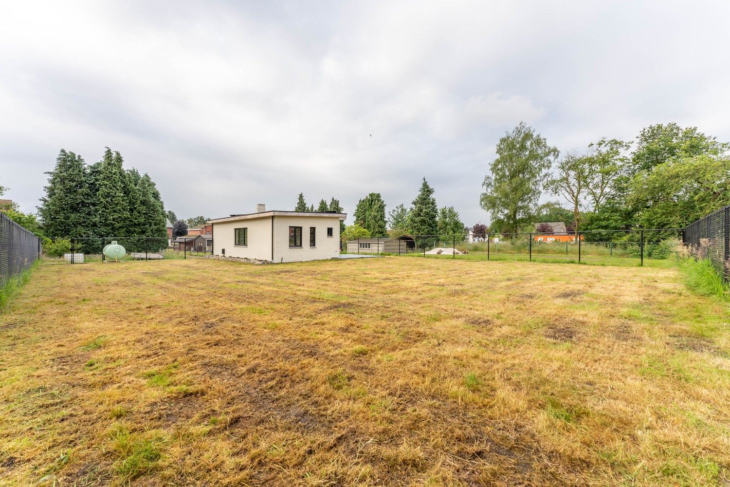 Volledig gerenoveerde gelijkvloerse woning met 2 SLK te Lommel foto 16