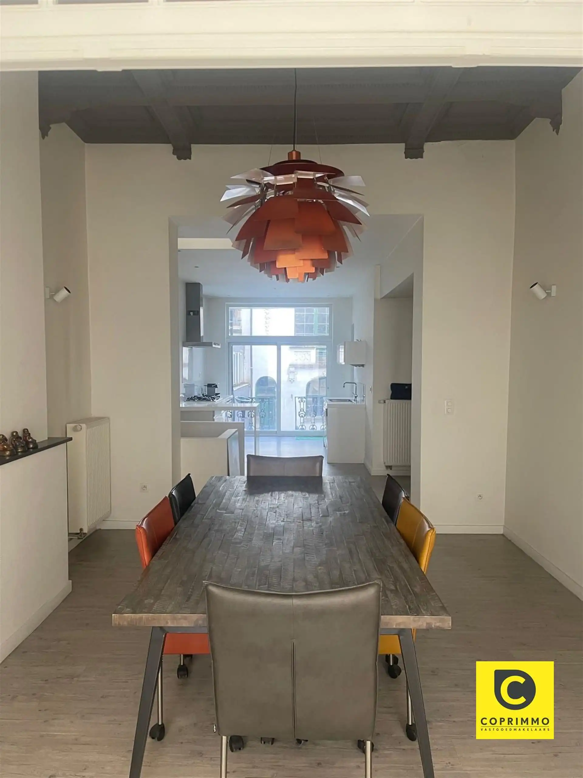Te renoveren souterrain met stadskoer, achterhuis en garage op 't Zuid! foto 32