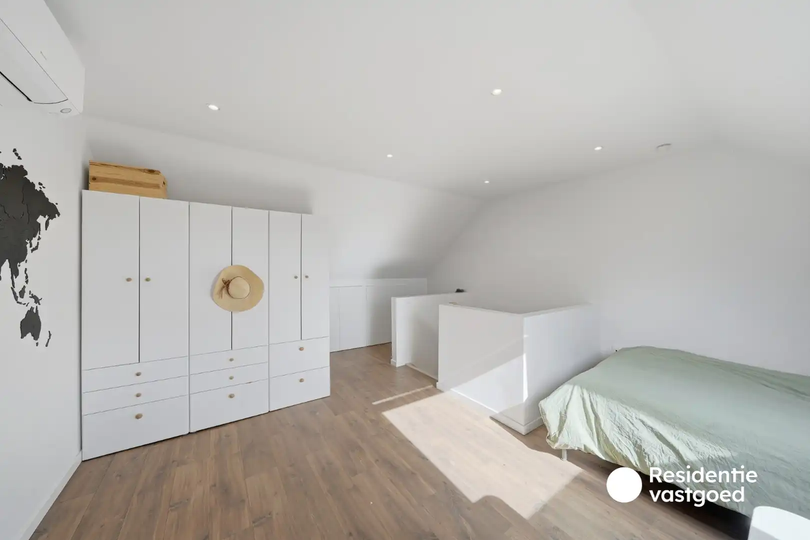 Instapklare woning te koop met garage en tuin! foto 31