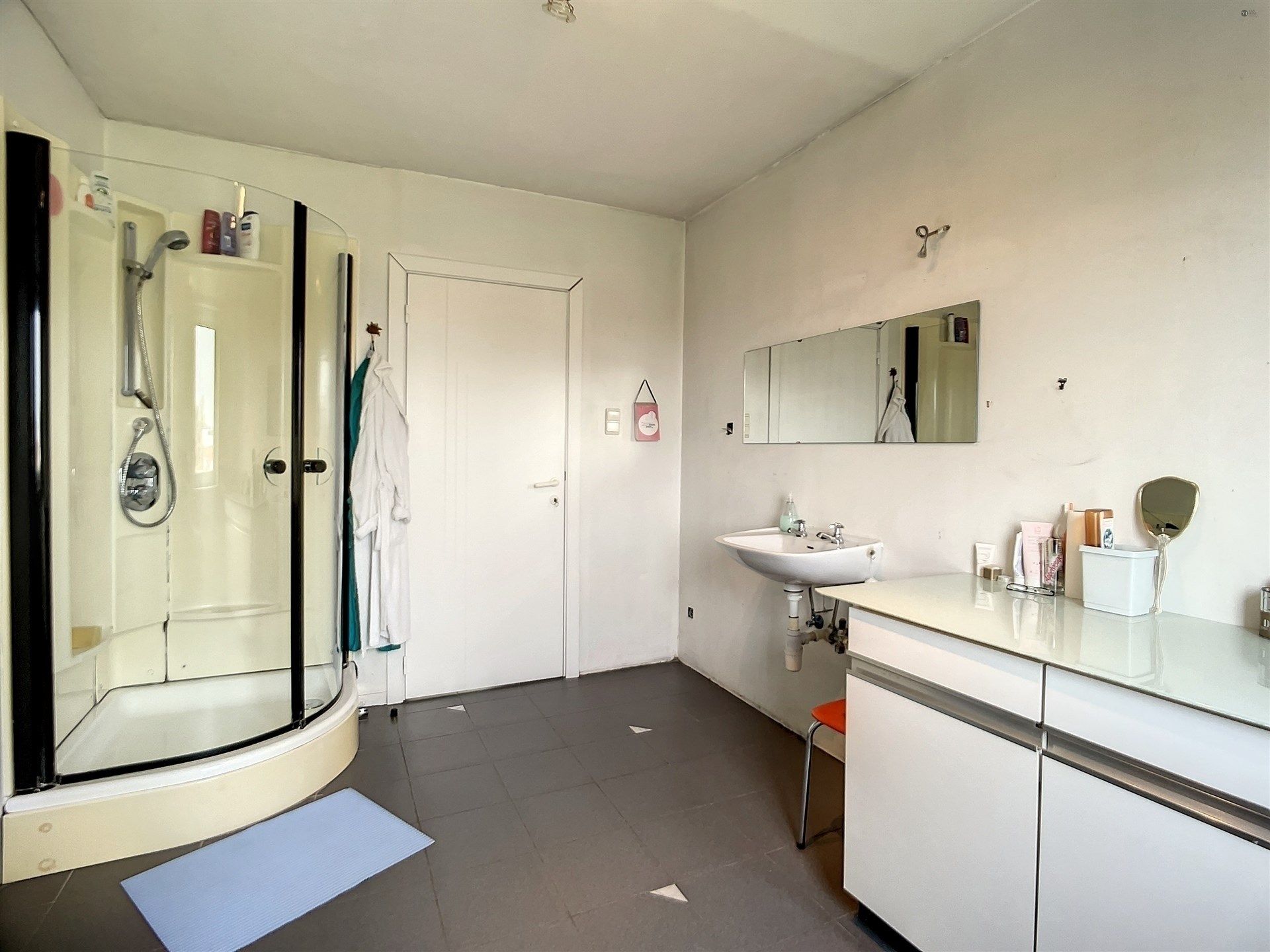 open bebouwing met 3 slaapkamers en garage op perceel van 886 m². foto 10