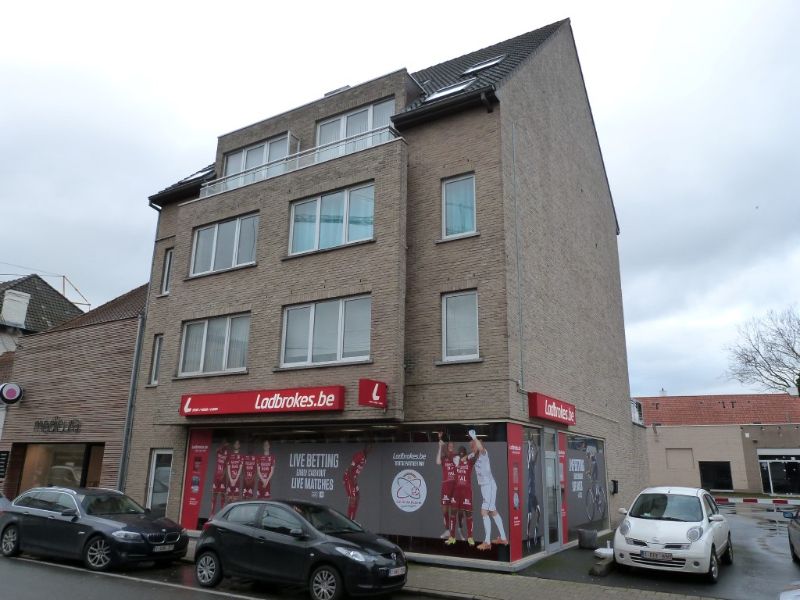 Knus instapklaar DAKAPPARTEMENT met 1 slaapkamer nabij station foto 1