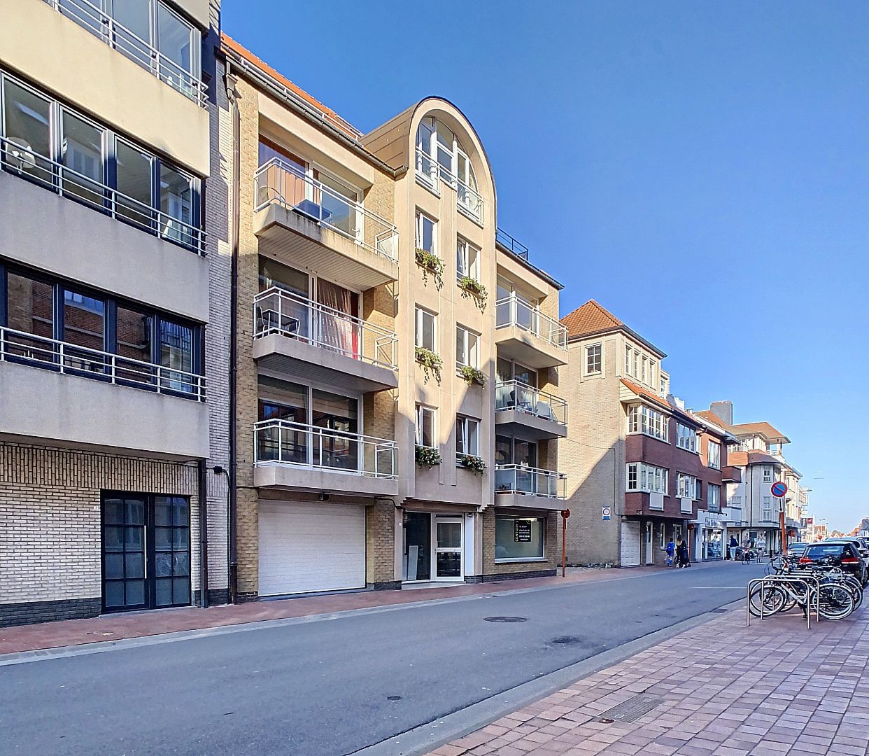 ()=>{if(producerUpdateValueVersion(node),producerAccessed(node),node.value===ERRORED)throw node.error;return node.value} Sebastiaan Nachtegaelestraat 9 -/01 - 8300 Knokke
