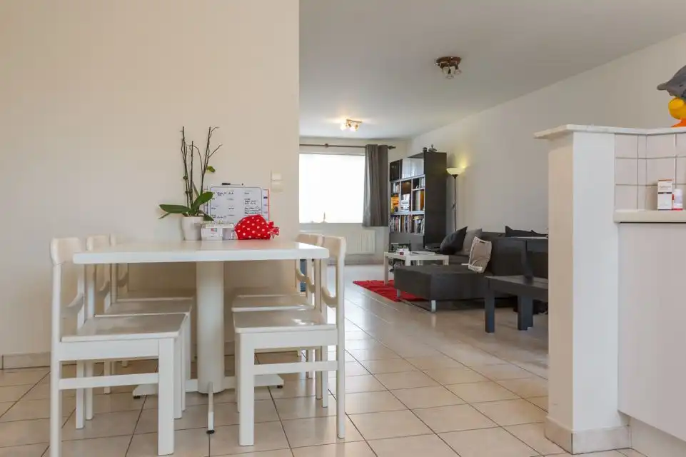 ZEER RUIM APPARTEMENT MET GARAGE, CENTRUM DIEST! foto 12