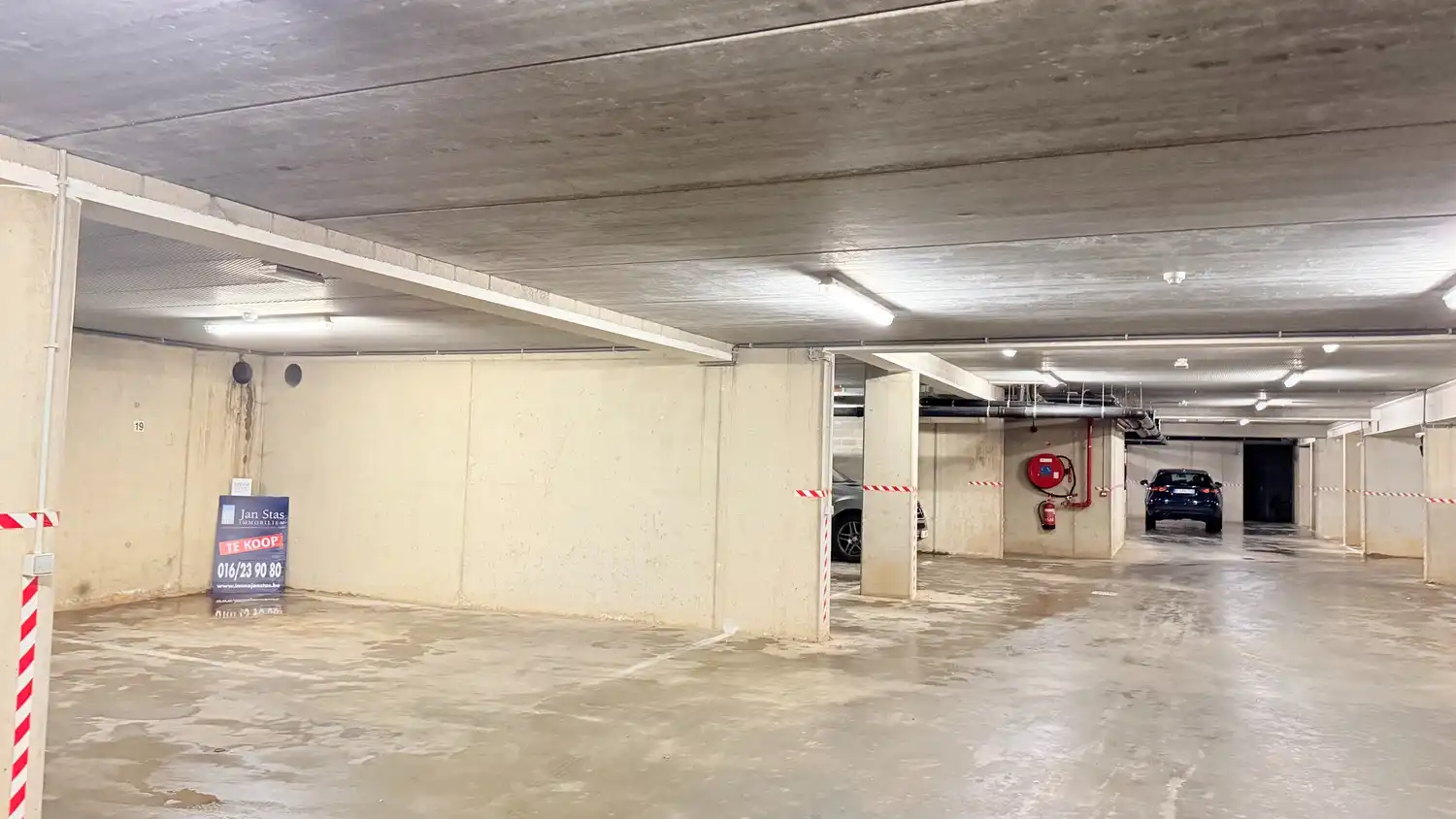 2 staanplaatsen beschikbaar: Veilig parkeren aan scherpe prijs foto 6