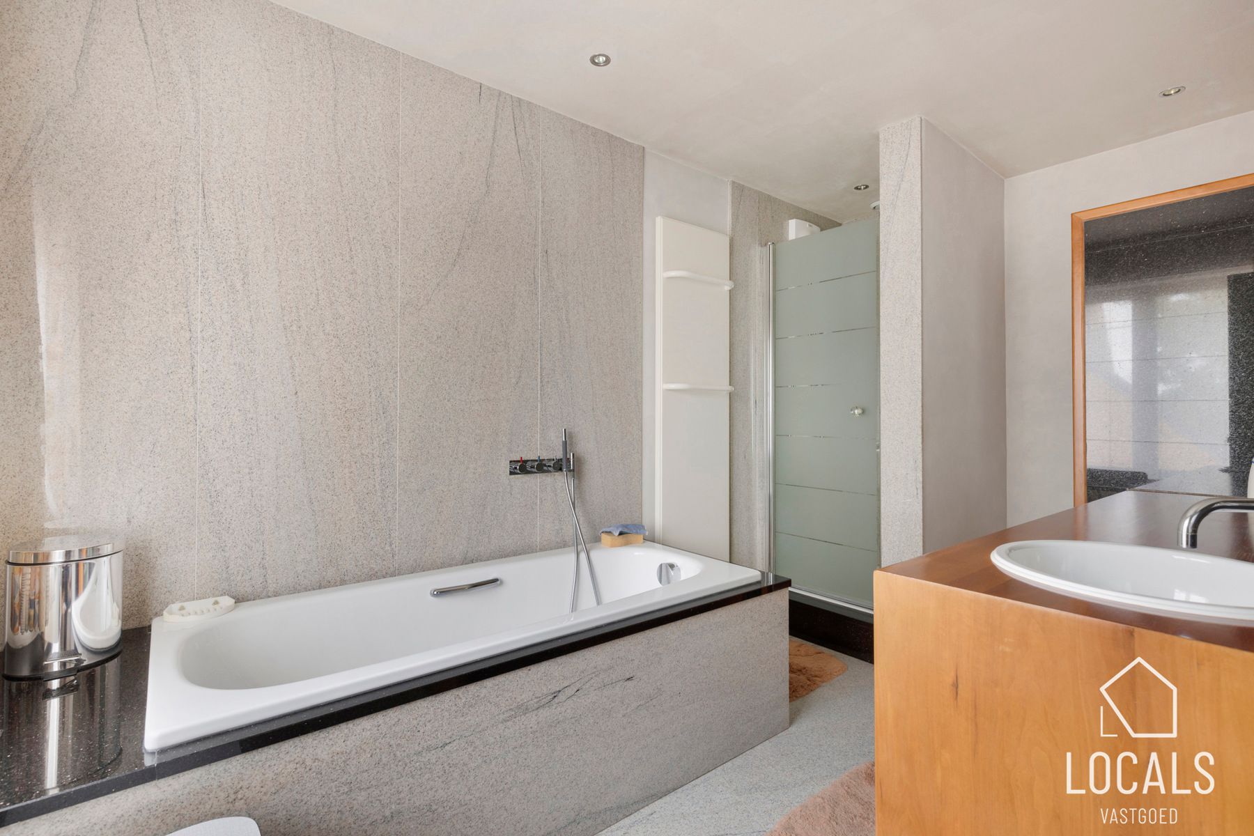 Instapklare woning met 3 slaapkamers + zolder, tuin, garage foto 14