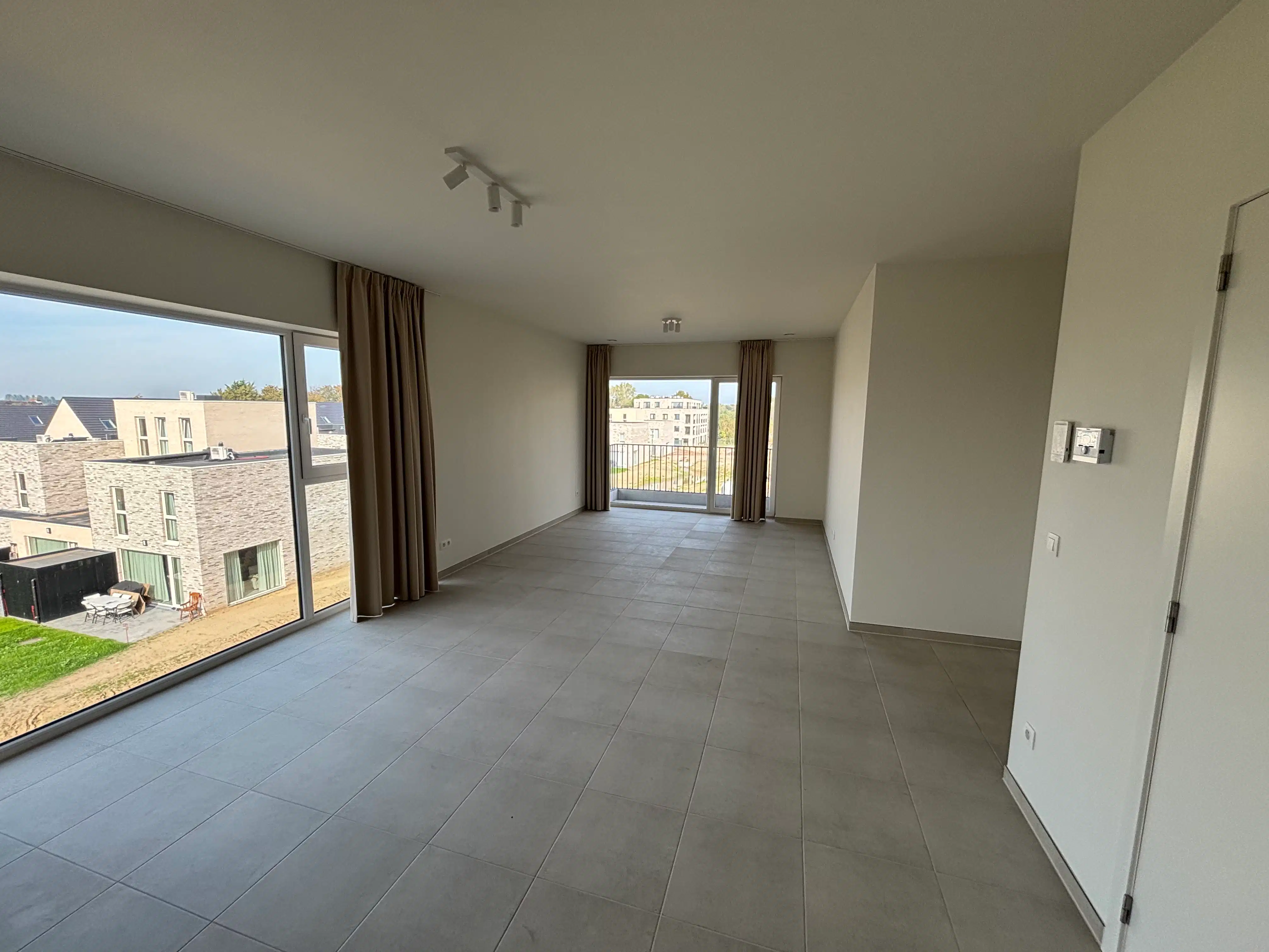 Nieuwbouw 2-slaapkamerappartement met bureau/dressing foto 5